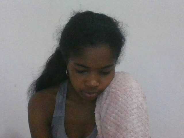 Phaniah1a live cam on BongaCams