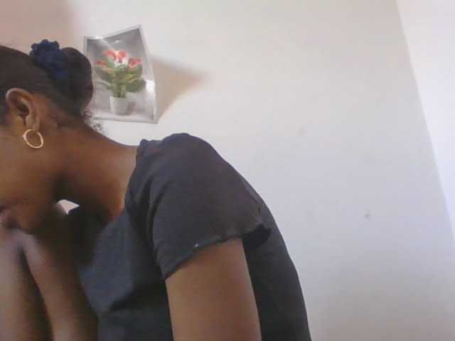 Phaniah1a live cam on BongaCams