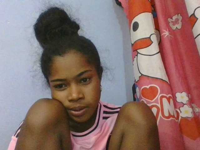 Phaniah1a live cam on BongaCams