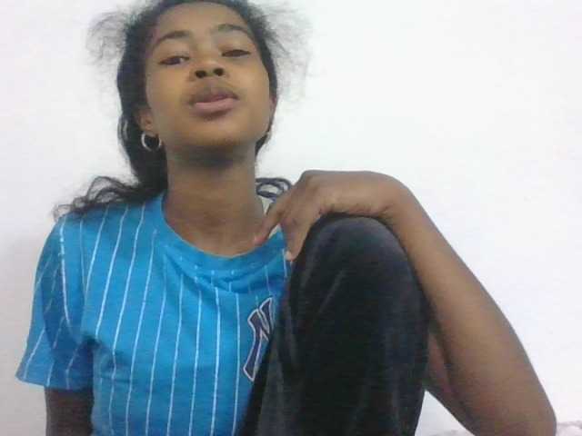 Phaniah1a live cam on BongaCams