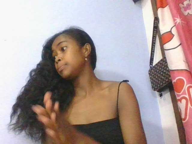 Phaniah1a live cam on BongaCams