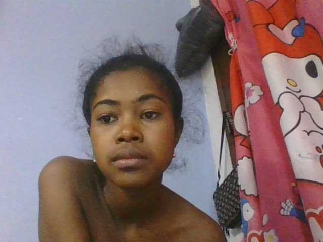 Phaniah1a live cam on BongaCams