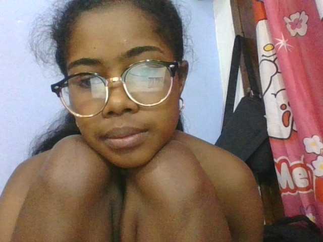 Phaniah1a live cam on BongaCams