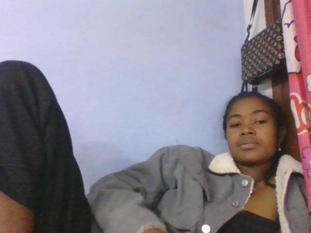 Phaniah1a live cam on BongaCams