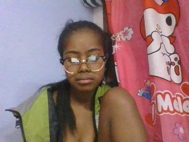 Phaniah1a live cam on BongaCams