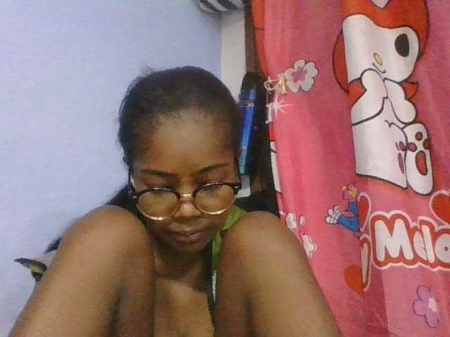 Phaniah1a live cam on BongaCams