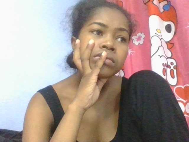 le modèle Phaniah1a est en webcam porno dans un show sur le site bongacams, il possède les tags suivants: Ebony,Brunette,Shaved