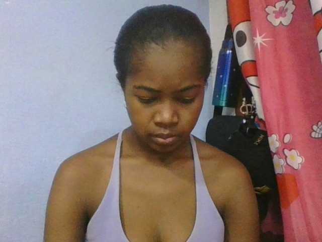 Phaniah1a live cam on BongaCams