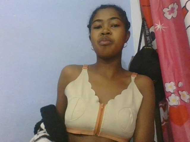 Phaniah1a live cam on BongaCams