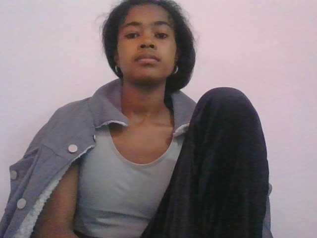 Phaniah1a live cam on BongaCams