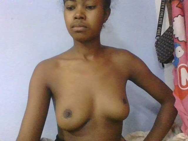Phaniah1a live cam on BongaCams