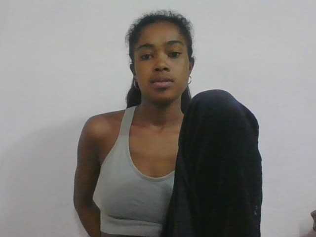 Phaniah1a live cam on BongaCams