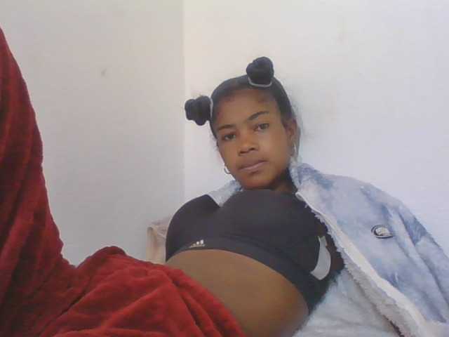 Phaniah1a live cam on BongaCams
