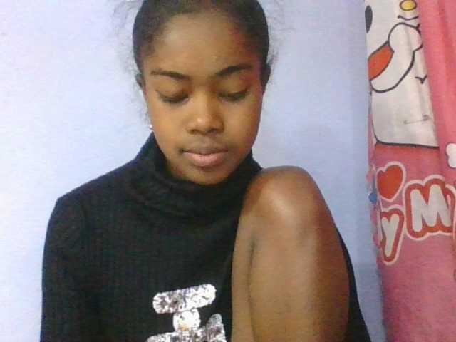 Phaniah1a live cam on BongaCams