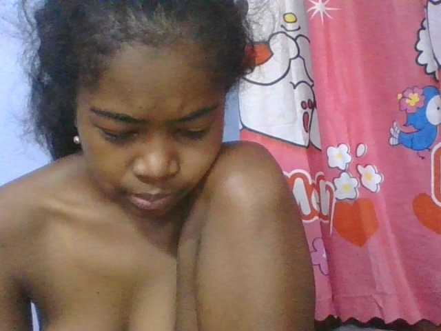 Phaniah1a live cam on BongaCams