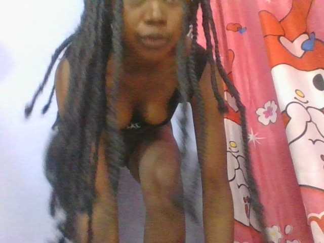 Phaniah1a live cam on BongaCams
