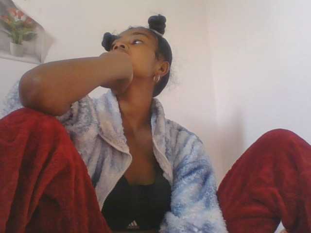 Phaniah1a live cam on BongaCams