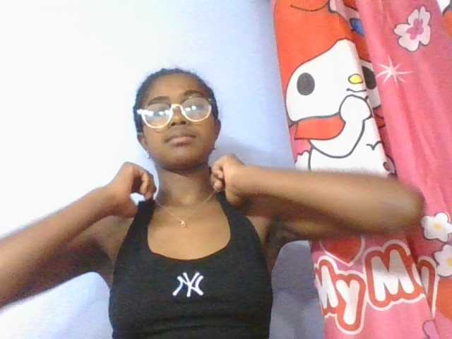 Phaniah1a live cam on BongaCams