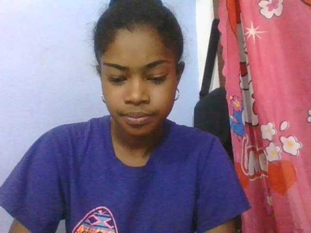 Phaniah1a — live female cam