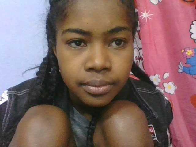 Phaniah1a live cam on BongaCams