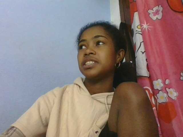 Phaniah1a live cam on BongaCams