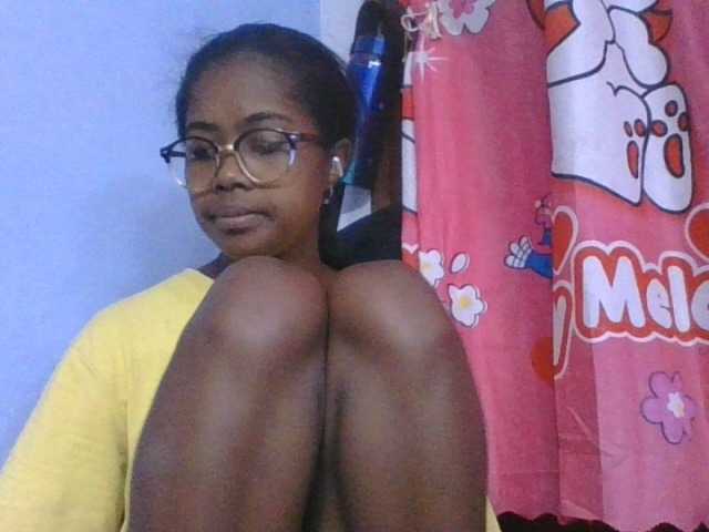 Phaniah1a live cam on BongaCams