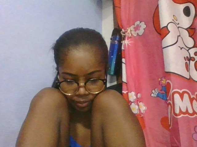 Phaniah1a live cam on BongaCams