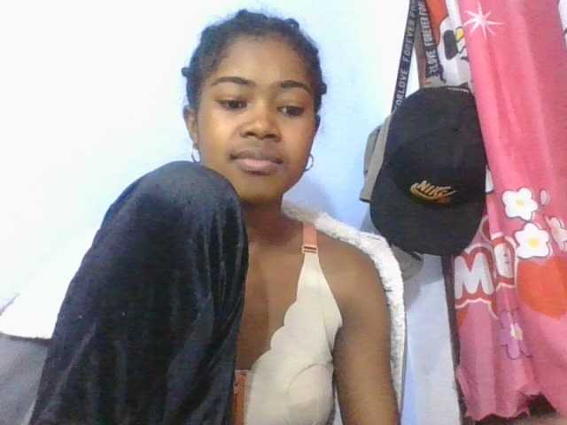 Phaniah1a live cam on BongaCams