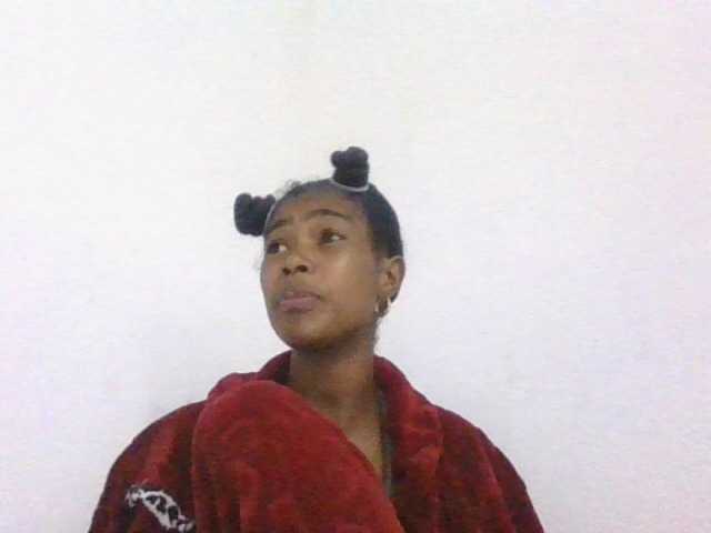 Phaniah1a live cam on BongaCams