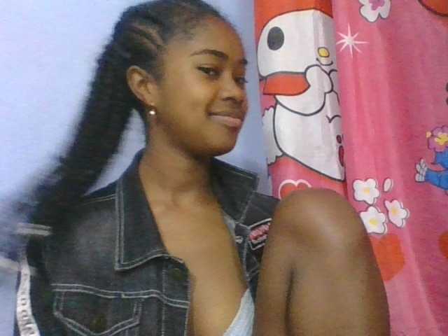 Phaniah1a live cam on BongaCams