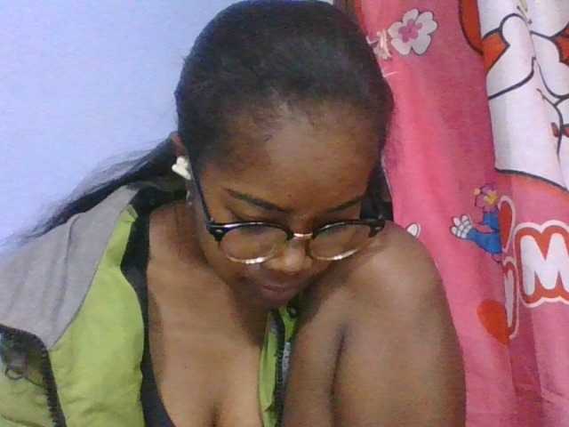 Phaniah1a live cam on BongaCams