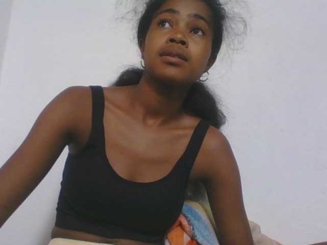 Phaniah1a live cam on BongaCams