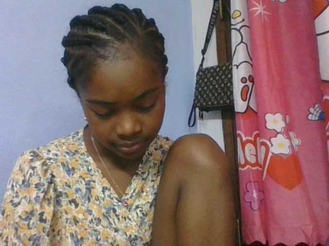 Phaniah1a live cam on BongaCams
