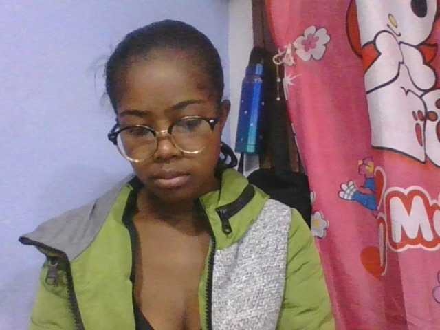 Phaniah1a live cam on BongaCams