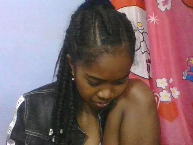 Phaniah1a live cam on BongaCams