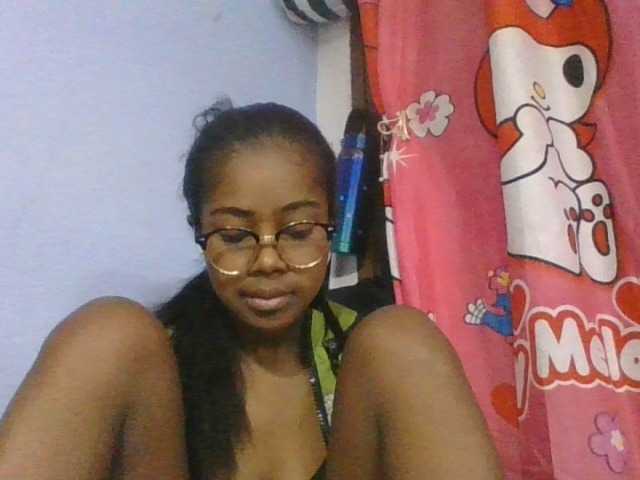Phaniah1a live cam on BongaCams