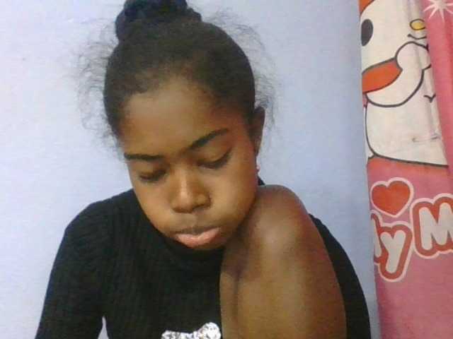 Phaniah1a live cam on BongaCams