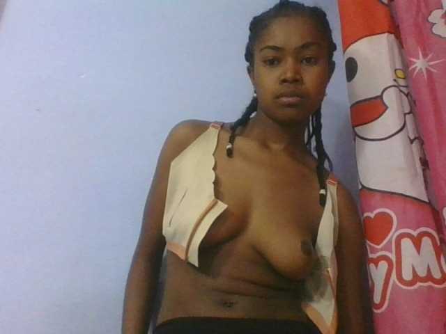 Phaniah1a live cam on BongaCams