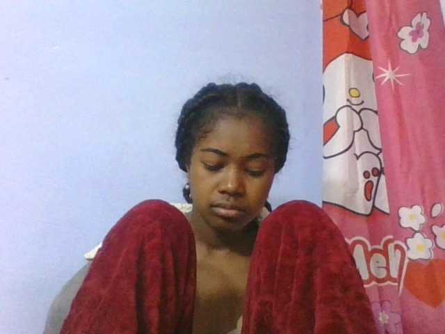 Phaniah1a live cam on BongaCams
