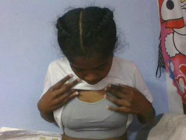 Phaniah1a live cam on BongaCams