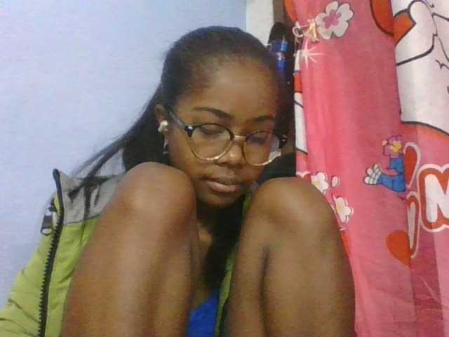 Phaniah1a live cam on BongaCams