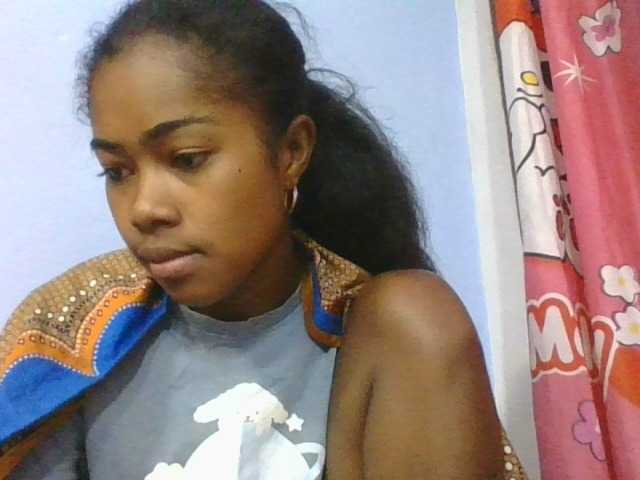 Phaniah1a live cam on BongaCams