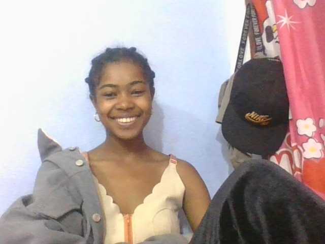 Phaniah1a live cam on BongaCams