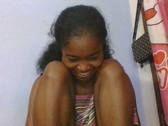 Phaniah1a live cam on BongaCams