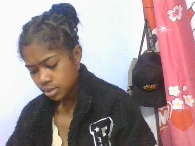 Phaniah1a live cam on BongaCams