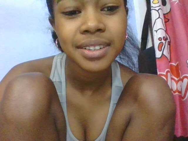Phaniah1a live cam on BongaCams