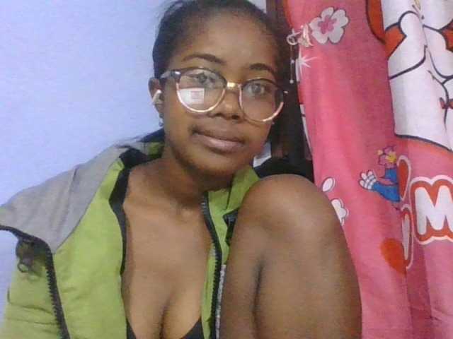 Phaniah1a live cam on BongaCams