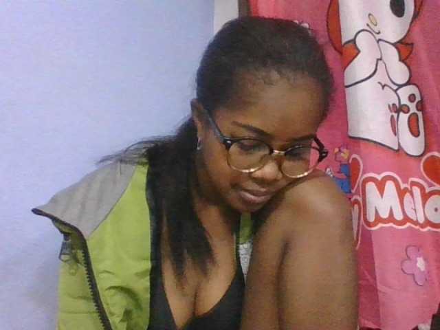 Phaniah1a live cam on BongaCams