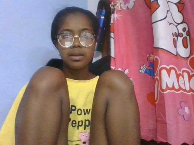 Phaniah1a live cam on BongaCams