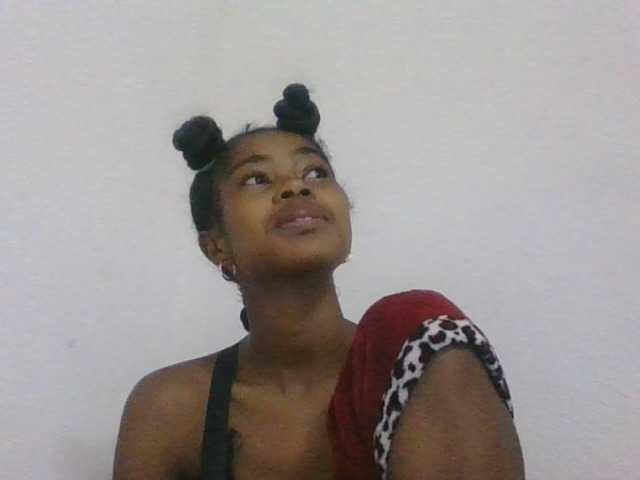 Phaniah1a live cam on BongaCams